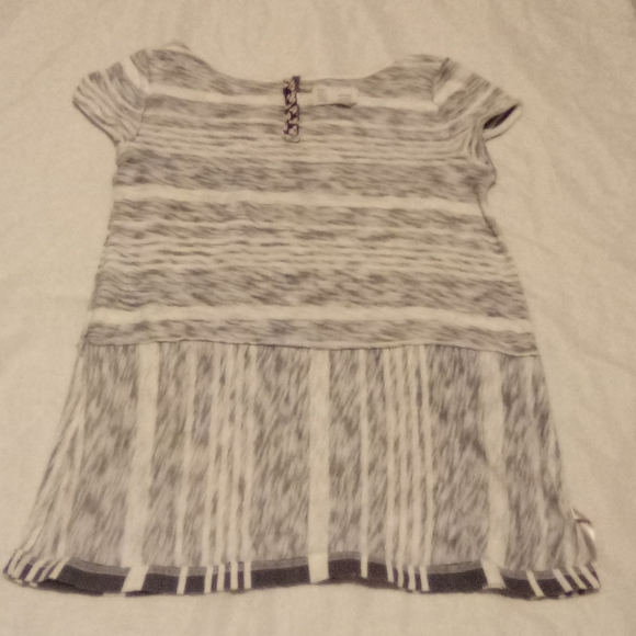 Gray and white Blouse - Picture 6 of 6